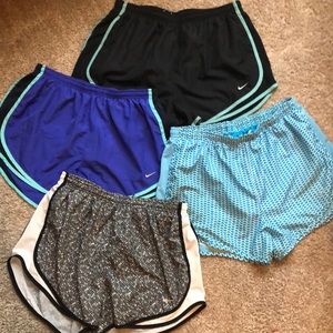 NIKE TEMPO SHORTS SIZE (L)